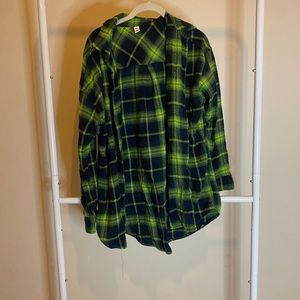 Comfortable flannel! Vibrant green with a black base! BP!